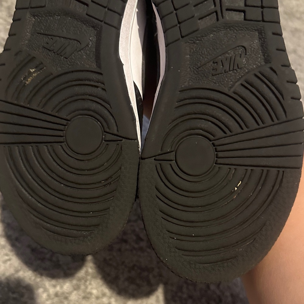 Nike Black and White Sole-View Low-Top Sneakers - Picture 3 of 4